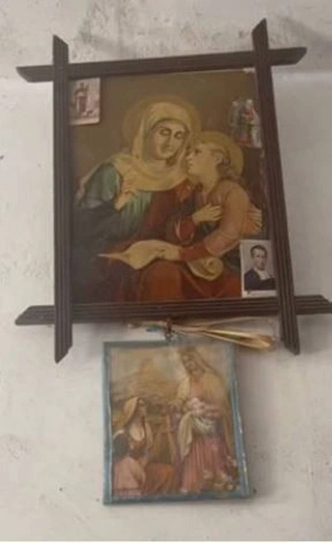 20 yıl önce mühürlenip kapatılan eve girdiler, gördükleri manzara karşısında tüyleri diken diken oldu! 6